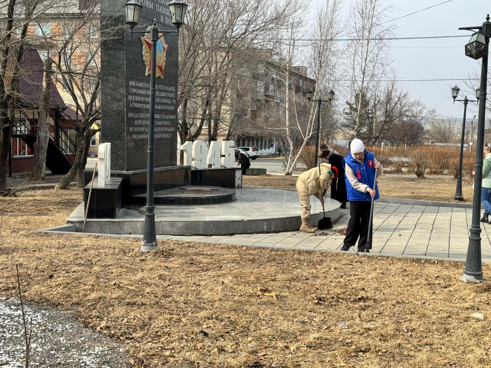 Уборка памятников в честь 80-летия Победы: вклад в историю.