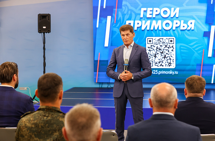 Олег Кожемяко встретился с финалистами кадровой программы «Герои Приморья», сообщает www.primorsky.ru.