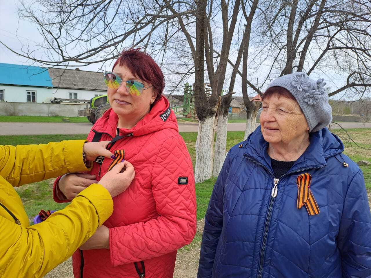 Память о героях: носите Георгиевскую ленточку с гордостью.