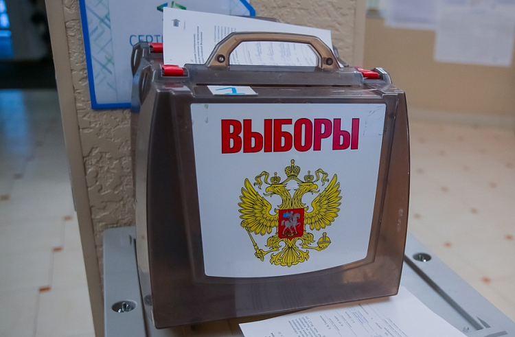 Приморцам рассказывают о выборах Губернатора во время адресного обхода, сообщает www.primorsky.ru. Приморцам рассказывают о выборах Губернатора во время адресного обхода, сообщает www.primorsky.ru.
