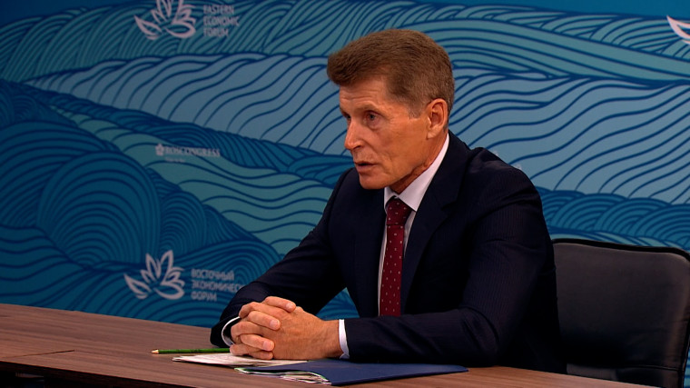 Олег Кожемяко представил Программу ускоренного развития экономики Приморья Владимиру Путину на ВЭФ, сообщает www.primorsky.ru. Олег Кожемяко представил Программу ускоренного развития экономики Приморья Владимиру Путину на ВЭФ, сообщает www.primorsky.ru.