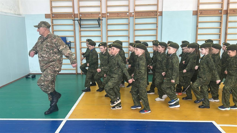 Первоклассные мотострелковые войска готовятся к торжественному маршу⠀ ⠀. Первоклассные мотострелковые войска готовятся к торжественному маршу⠀ ⠀.