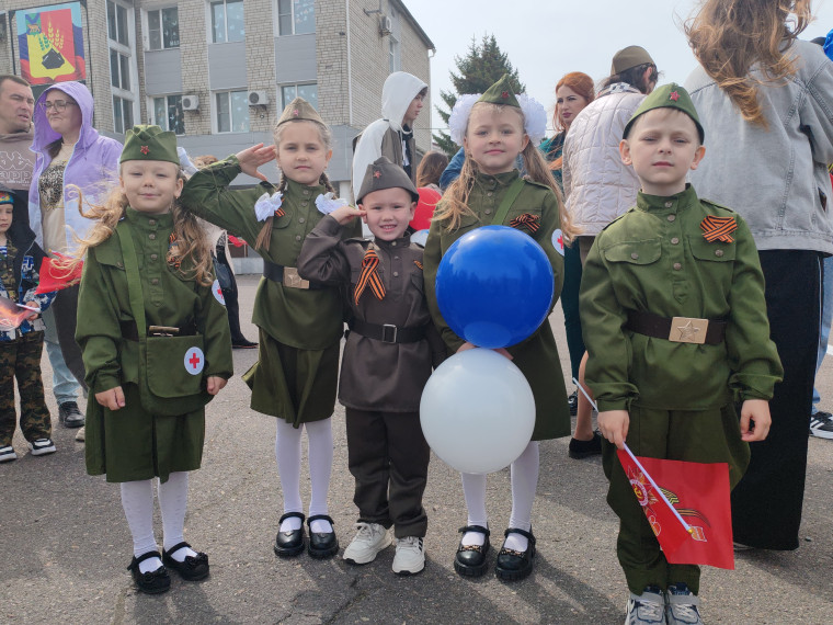 Митинг, посвящённый 9 Мая: участие воспитанников детских групп. Митинг, посвящённый 9 Мая: участие воспитанников детских групп.