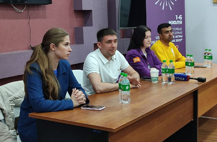 Более 300 волонтеров примут участие в первых международных летних играх «Дети Приморья», сообщает www.primorsky.ru. Более 300 волонтеров примут участие в первых международных летних играх «Дети Приморья», сообщает www.primorsky.ru.